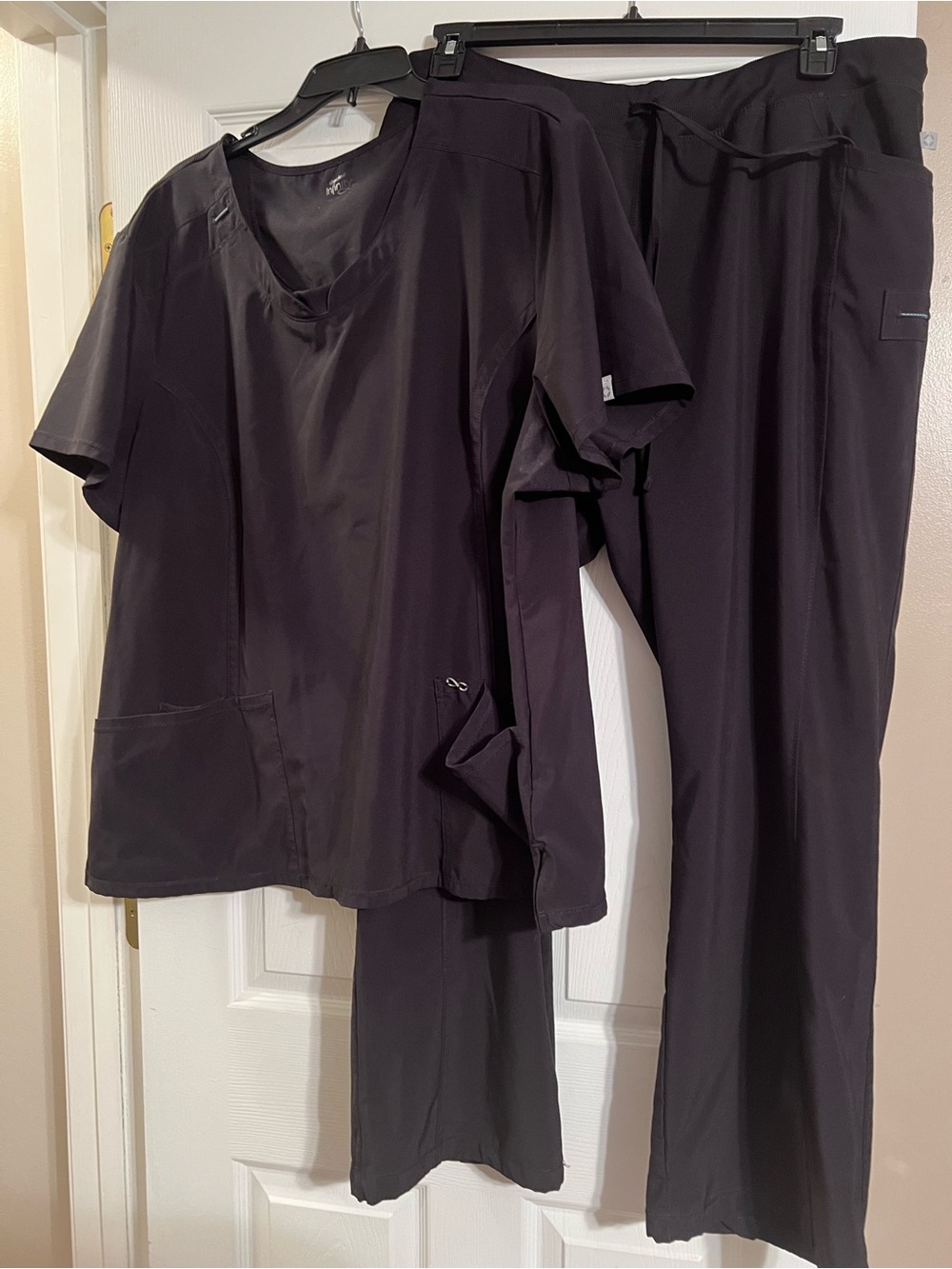 NFINITY Black Women's Two-Piece Scrub Set Top size 3X bottoms size 2X